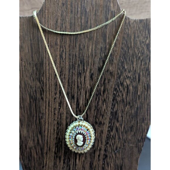 Vintage Cameo Pendant Necklace Beaded Rhinestones Intricate Victorian  Estate - Picture 1 of 12
